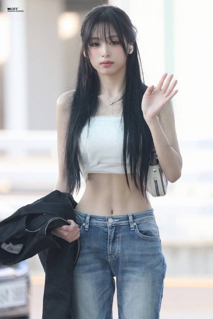 韩女星机场腹肌吸睛,出道前每天狂练800个腹肌运动 插图5 韩女星机场腹肌吸睛,出道前每天狂练800个腹肌运动 插图5