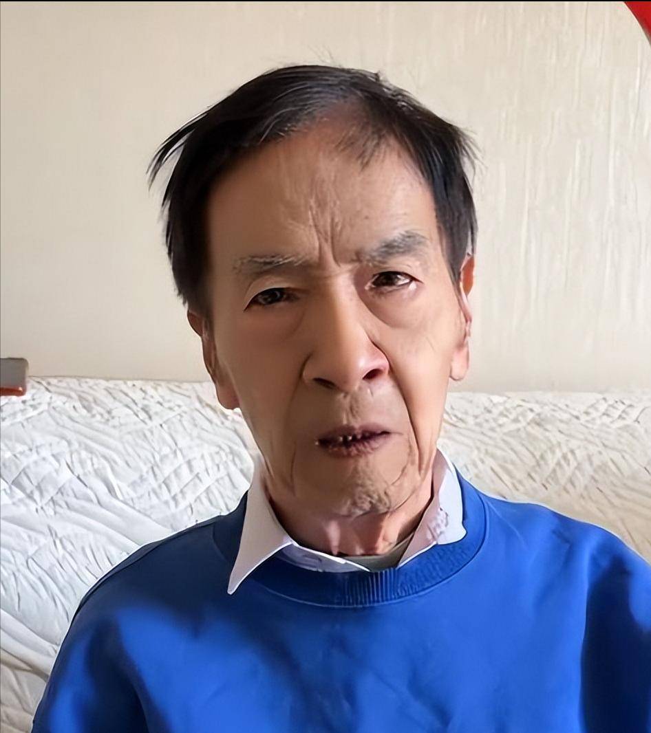 "贾队长"颜冠英:60岁演"汉奸"成名,79岁发福依旧不显老