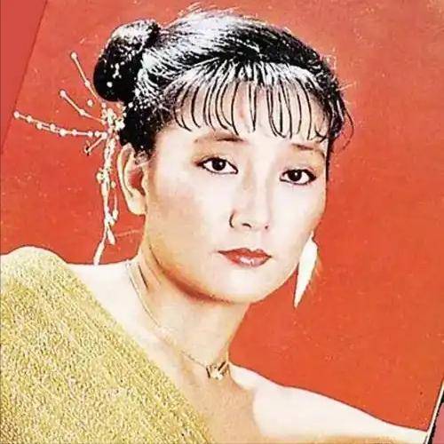 红极一时顶流女星,为何放弃富贵去印度出家