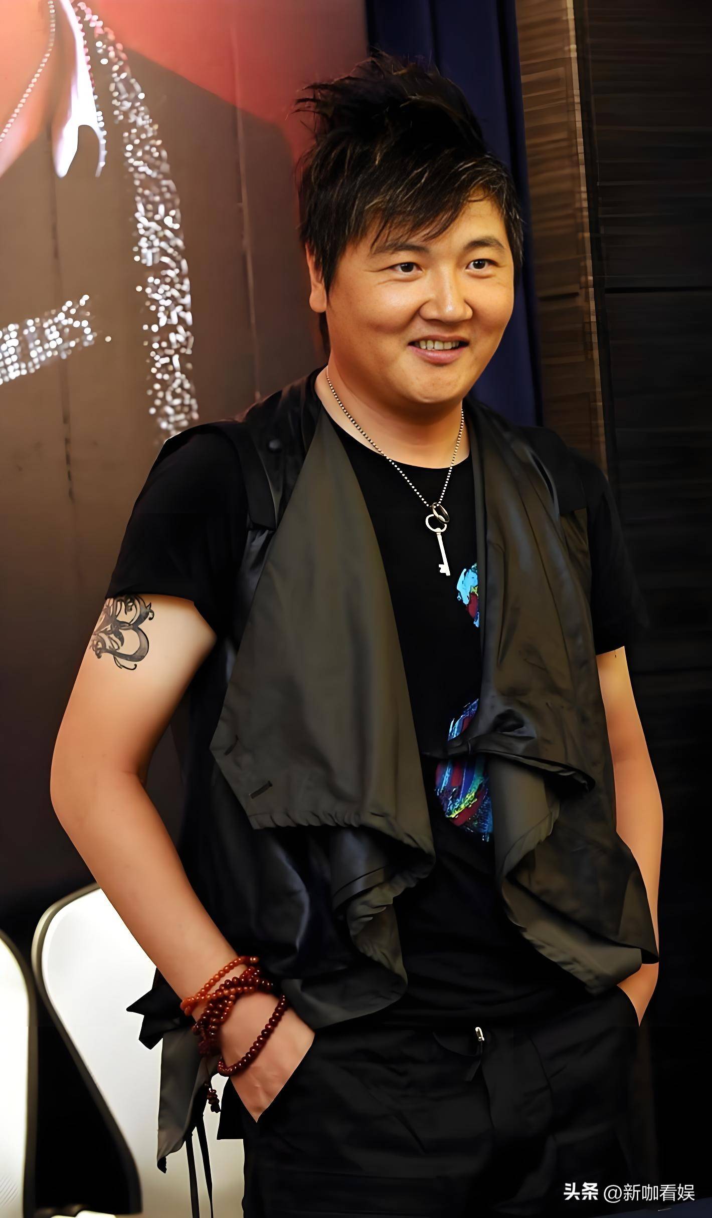 而潘蔚,依然是那个安静的听众,默默陪伴在孙楠的身边