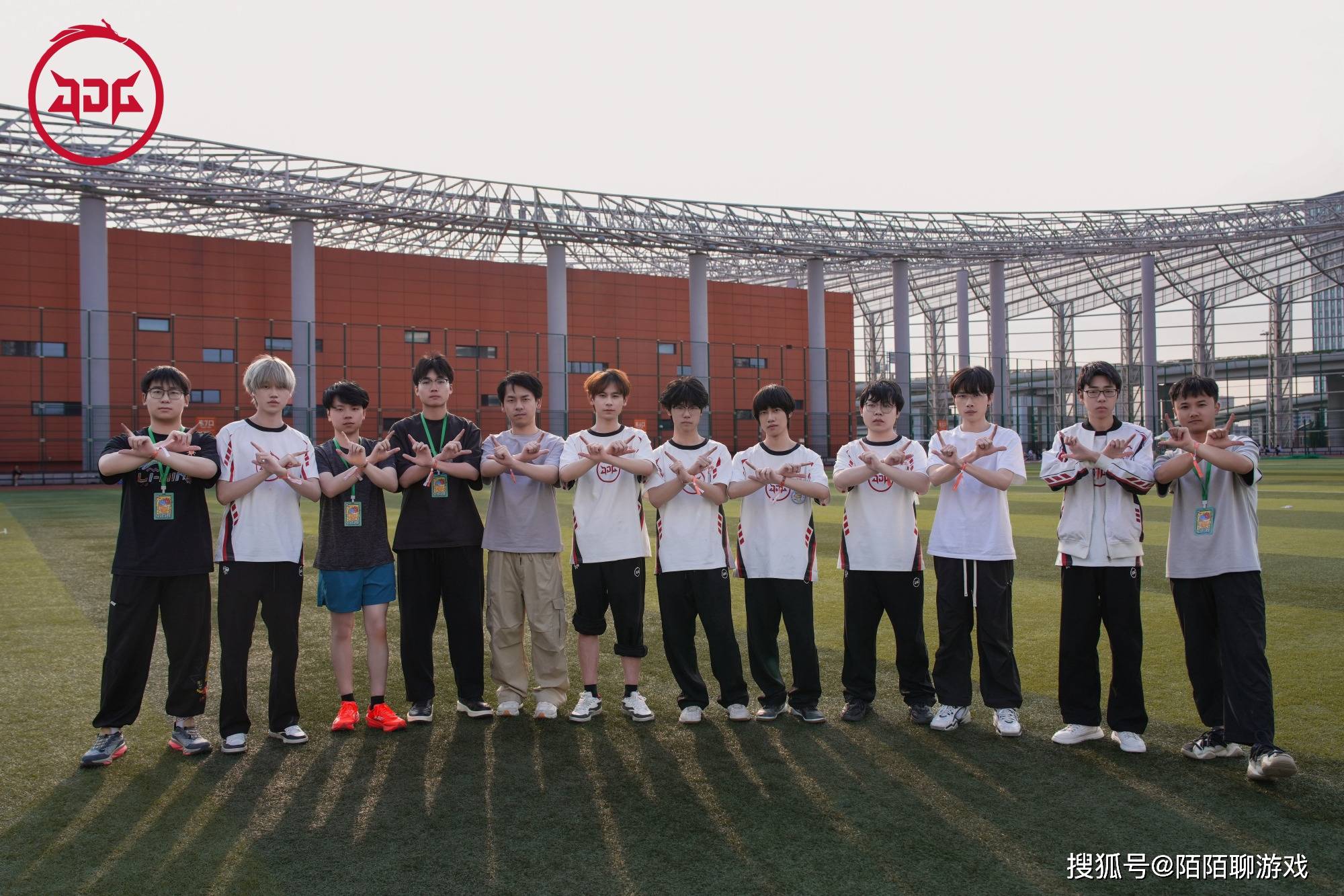 JDG2000万陪太子玩了两年，夏季赛再出不了B组，JDG将抛弃无畏