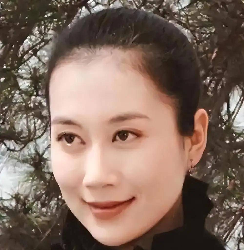 温峥嵘:美貌与实力并存,低调不张扬,追求平凡生活