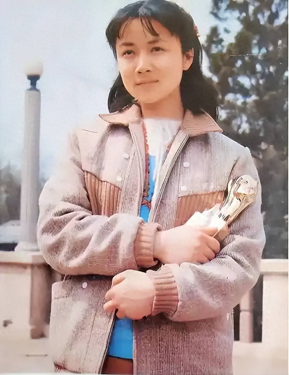 演员罗燕近况:美国豪宅居住,68岁依旧优雅,事业家庭双丰收