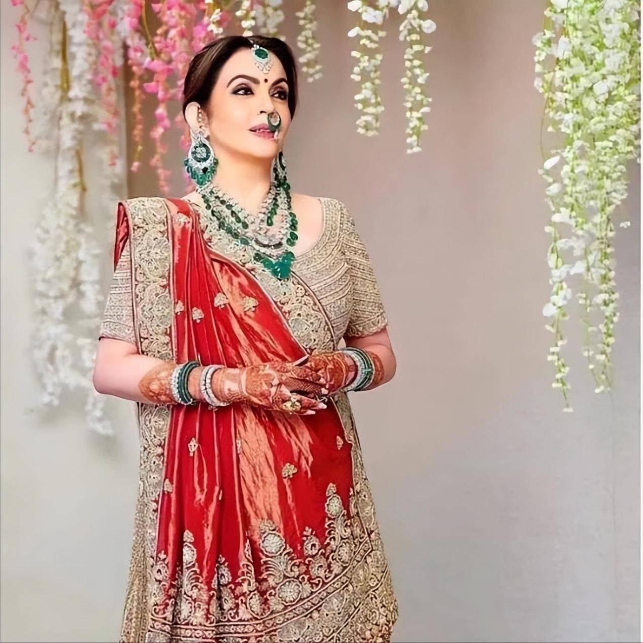 印度首富之妻有多受宠?手机壳3亿,鼻环能在北京买房,开心就好