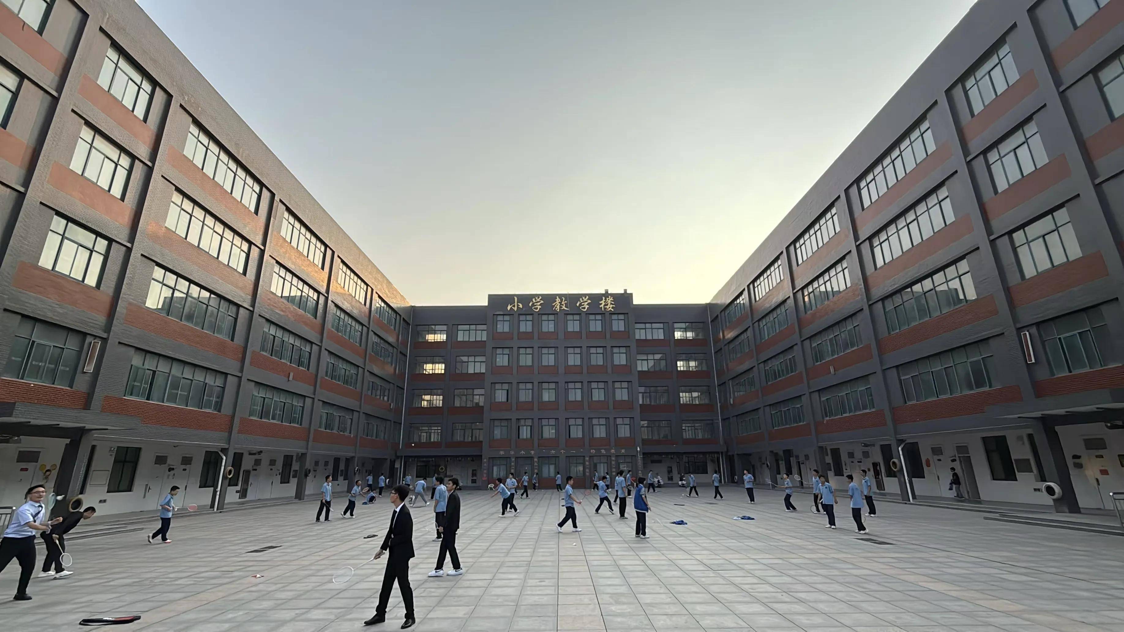 焦作市宇华实验学校2023级成人礼冠礼仪式!2025年5月28日晚