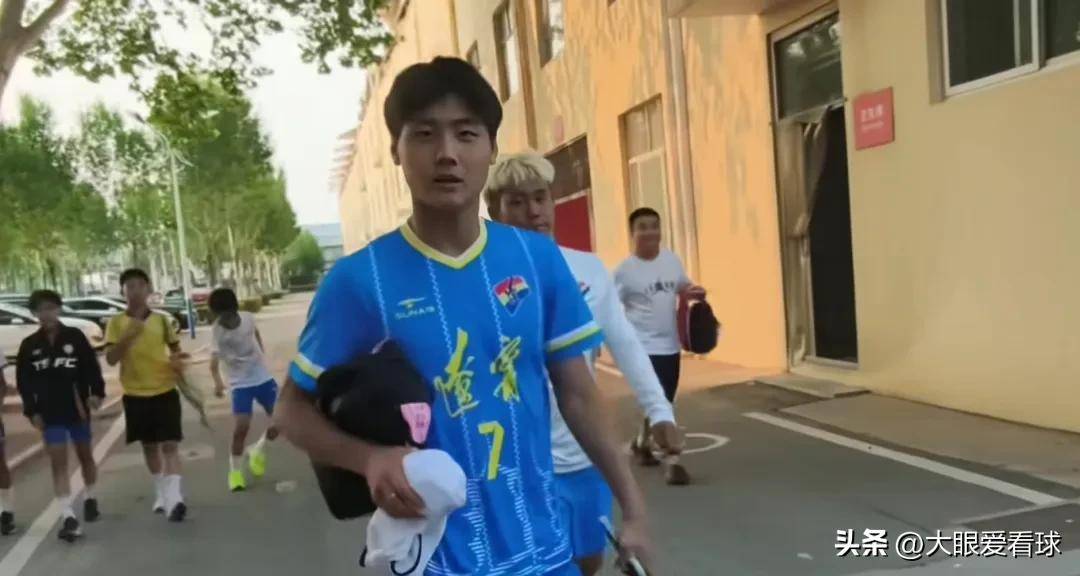 辽宁U20男足全运会首战失利，周挺与韩鹏的战术对决引人注目