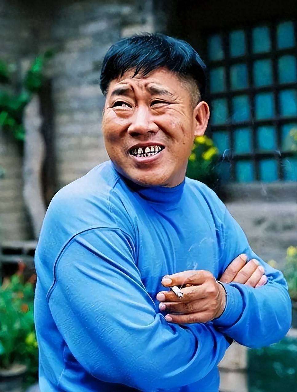 要钱没钱,要样没样,5位丑男演员,娶最美老婆的惊人真相