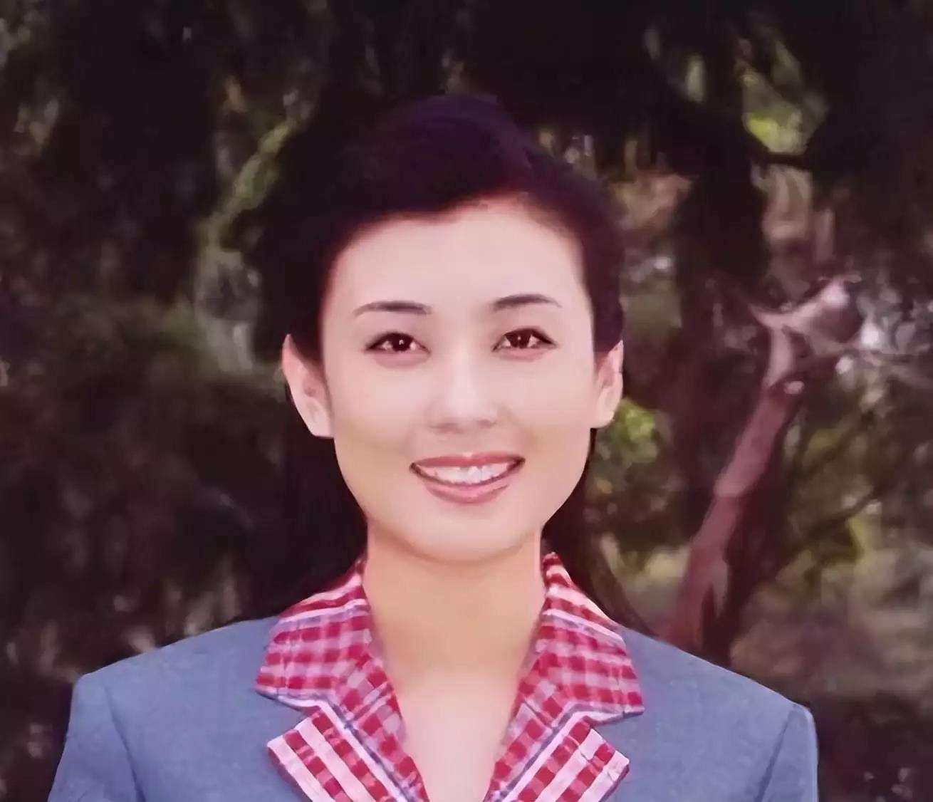 央视主播李红:因出身遭网暴,嫁富豪传闻不断,如今46岁她怎样了