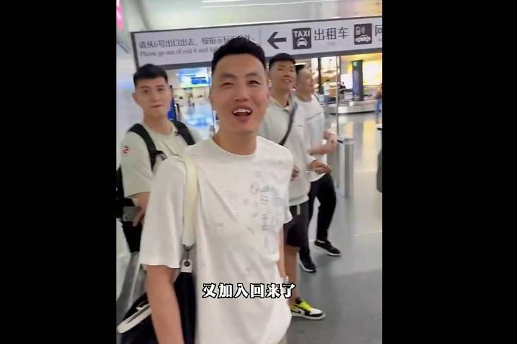 周琦广西机场偶遇北京队 翟晓川：又加入回来了？
