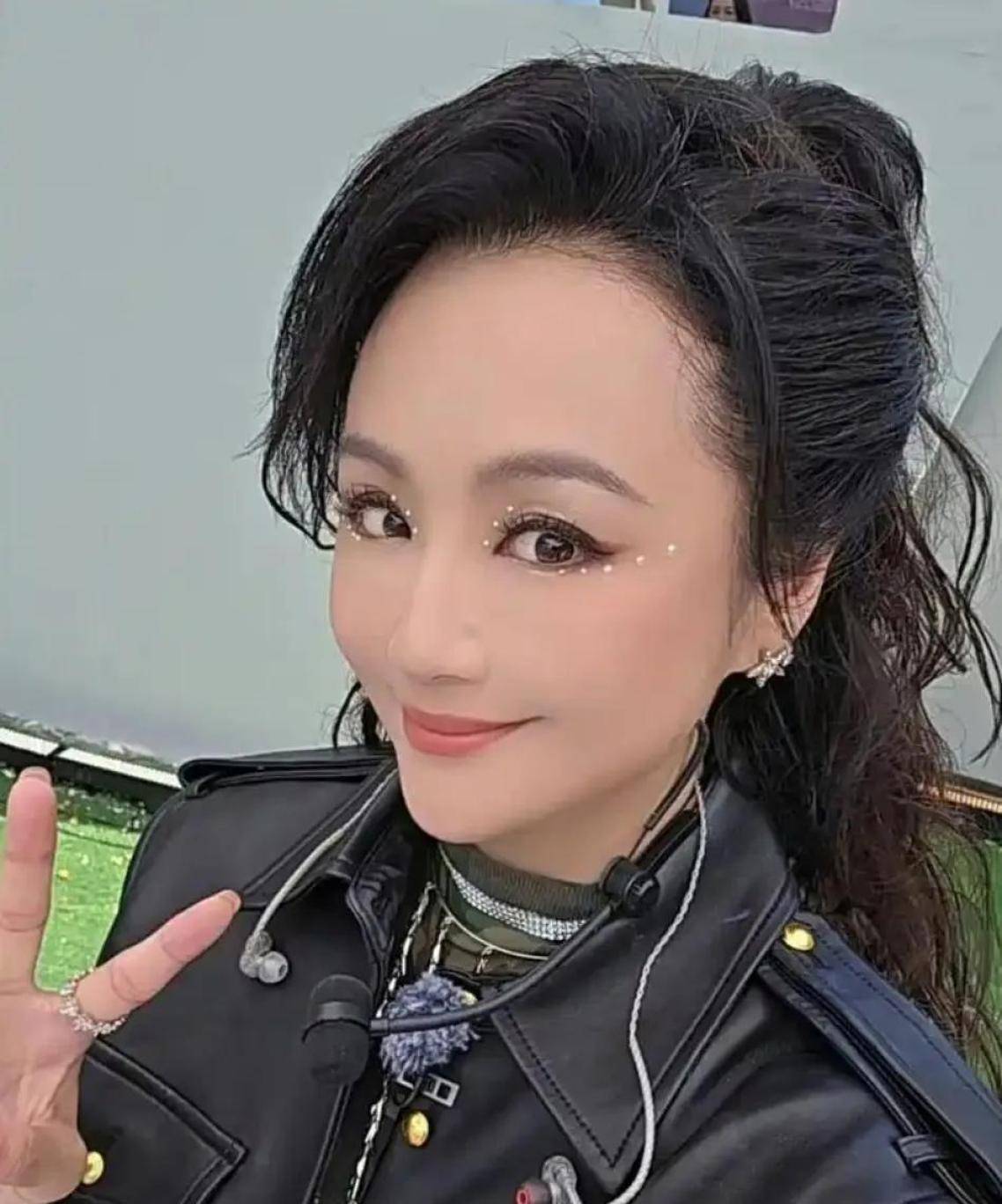 曹颖患癌悔悟:怕没人如我般疼儿子