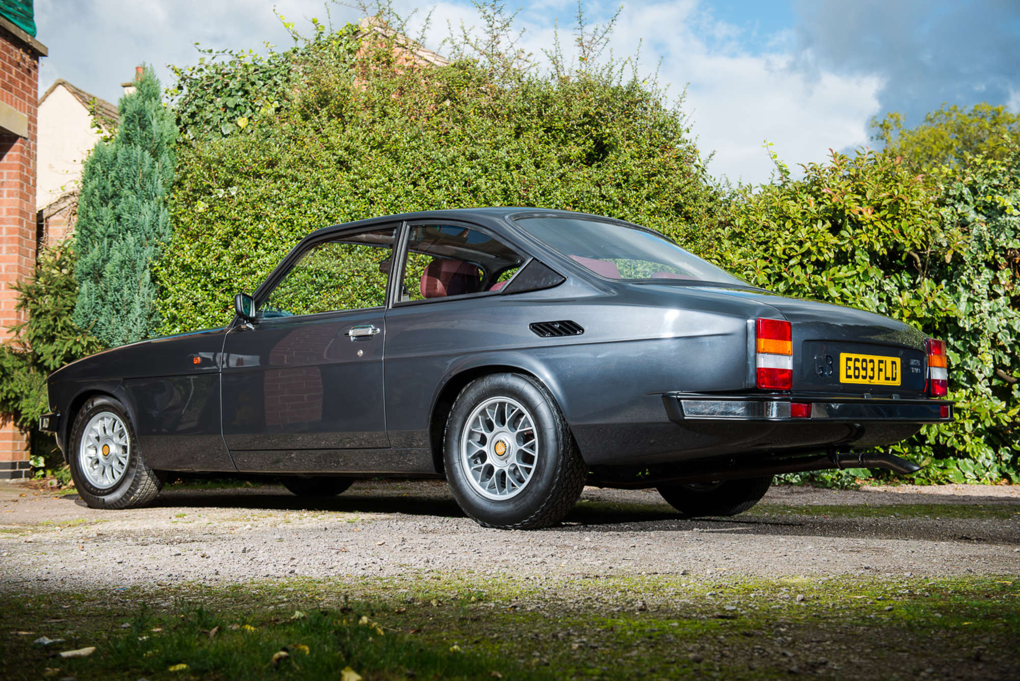 bristol type 603 s3:英伦豪华轿跑的传奇篇章