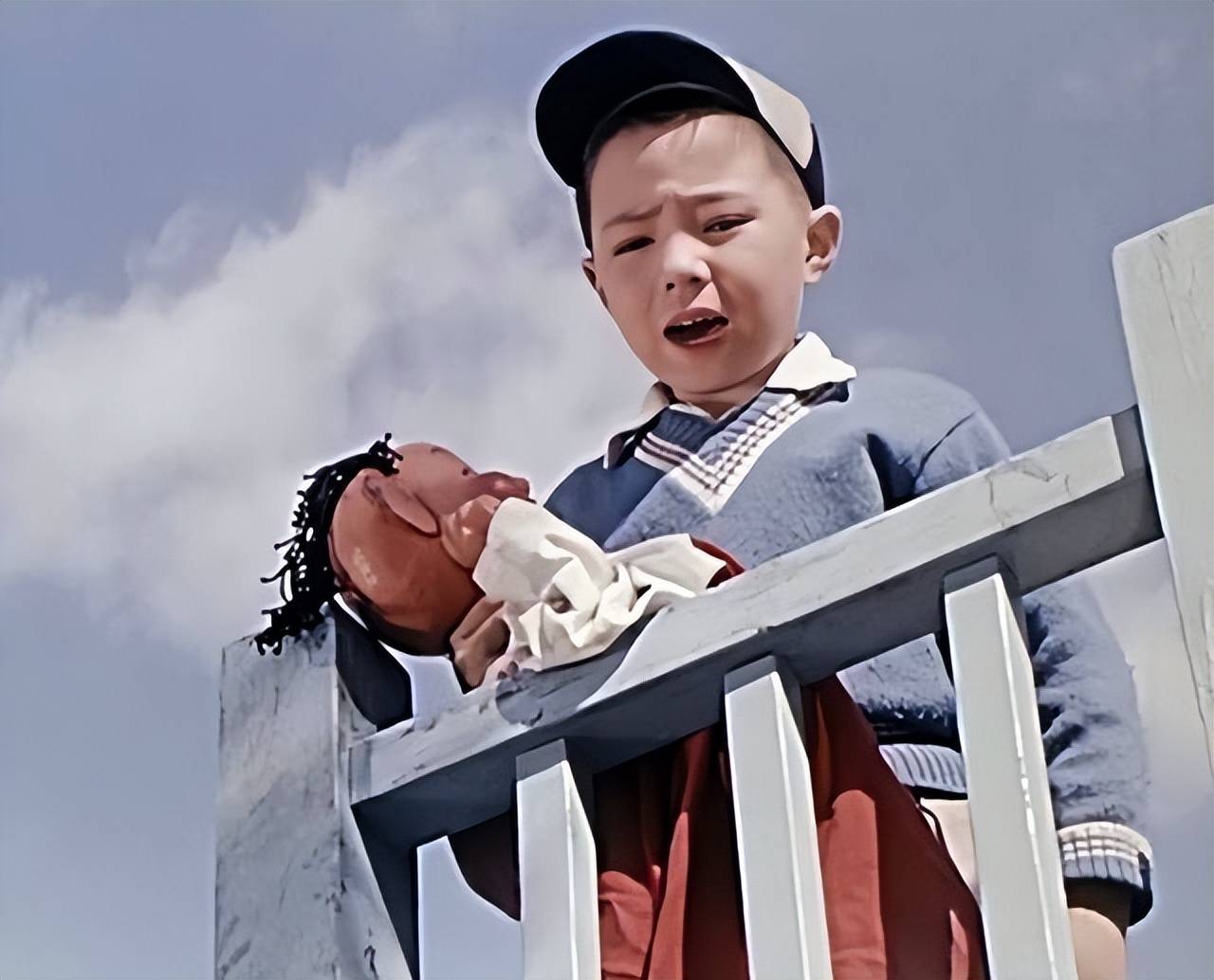 石小满,五岁拍电影,六十年代相当火童星,如今成坏蛋专业户