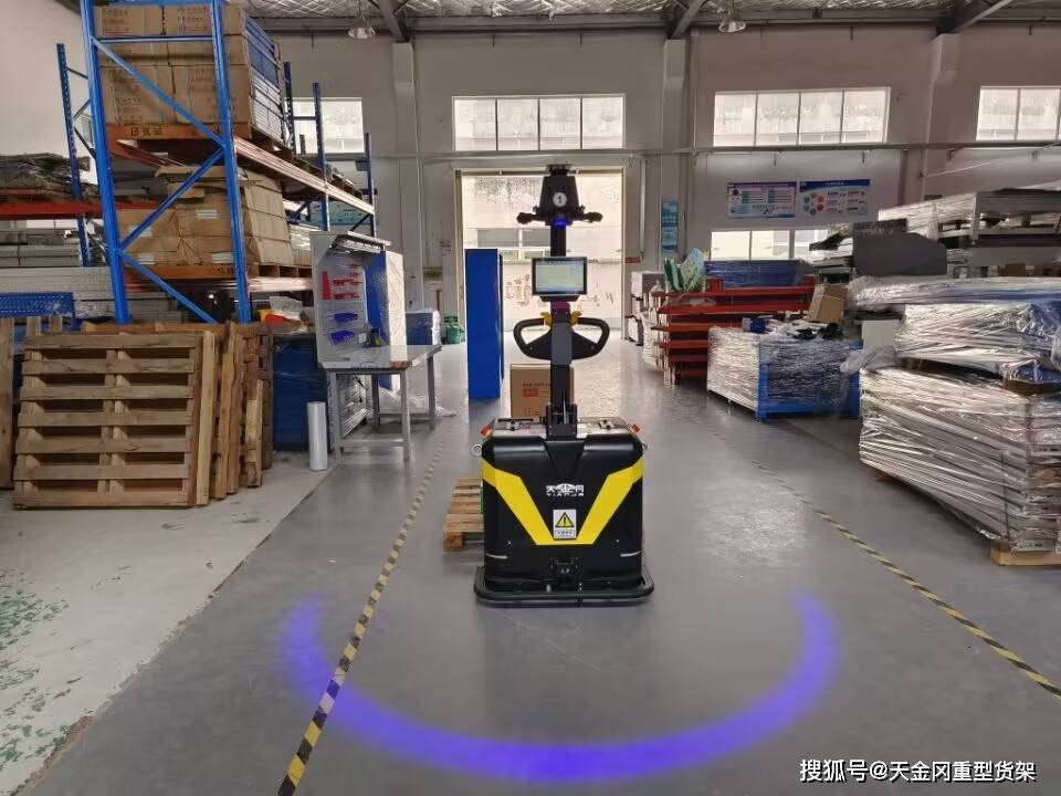 无人举升机器人如何应对复杂地形的？