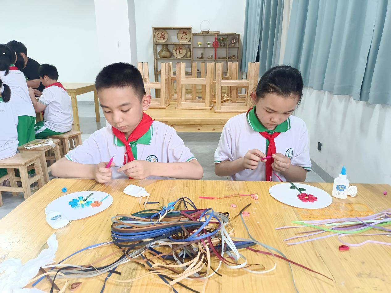 小学三年级学生(小学三年级学生的特点)  第1张