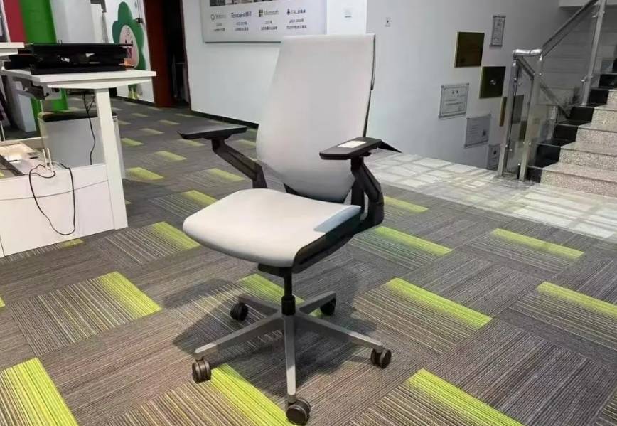 人体工学椅哪个牌子性价比高?2025年热门人体工学椅十大品牌推荐