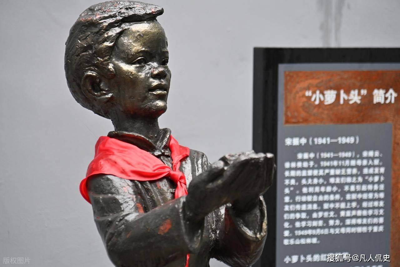 小萝卜头的遗骸出土,紧握一物不肯松手,在场众人纷纷落泪!