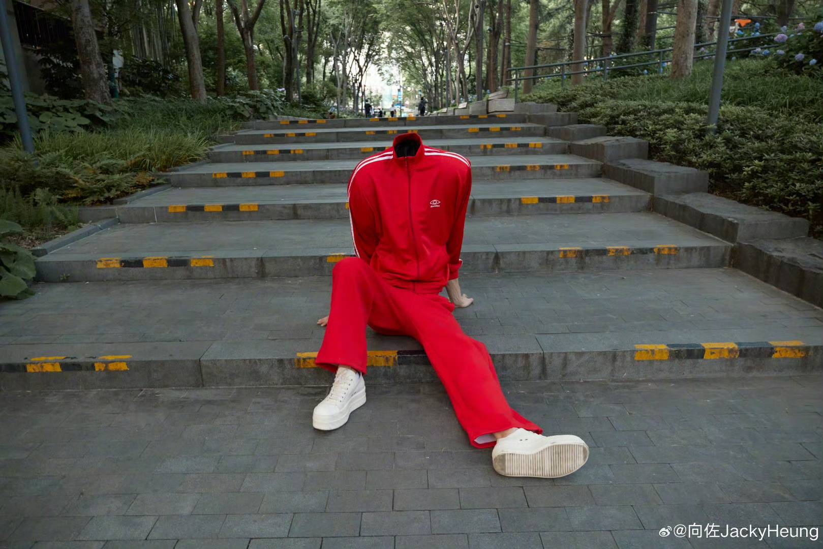 知名港星变"无头人",女神妻子曝经济拮据,网民反应两极