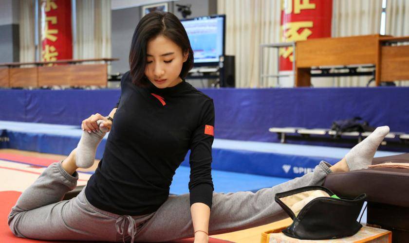 蹦床女神何雯娜:与陈一冰相恋无果,单身8年后闪婚二婚制片人