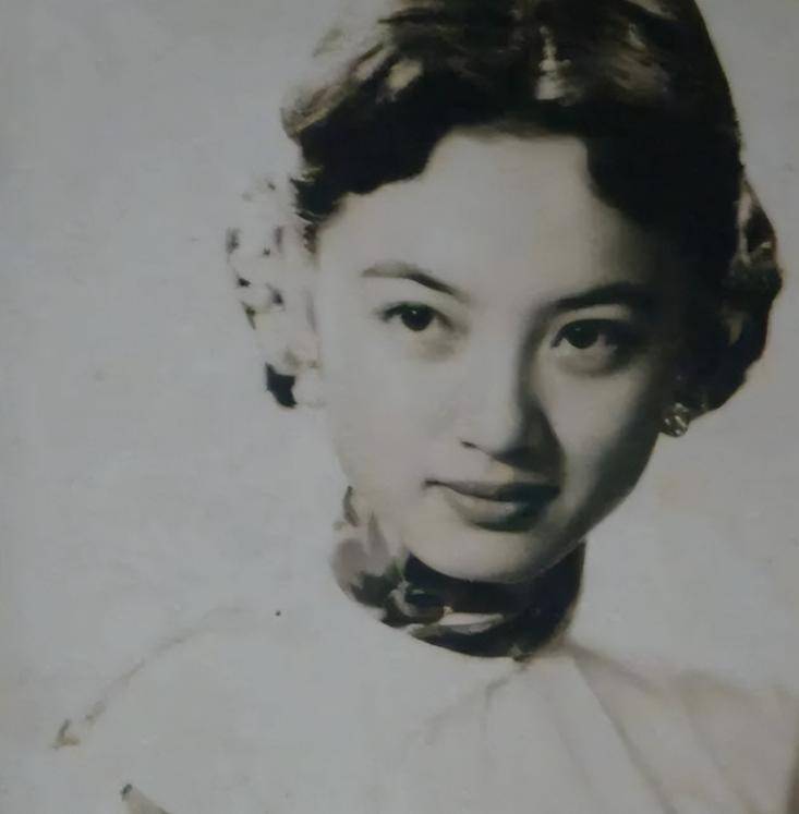 他阳光俊美,娶偶像为妻携手71载,夫妻才华横溢,女儿成明星