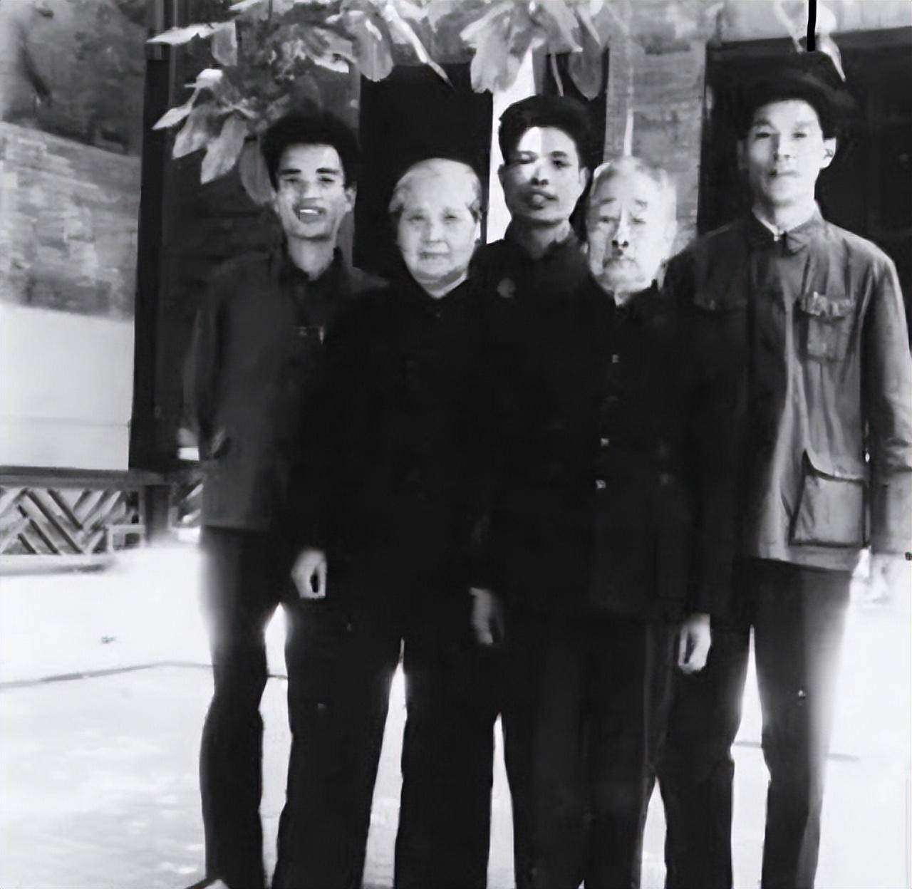鲁迅后人现在如何__鲁迅后人今何在