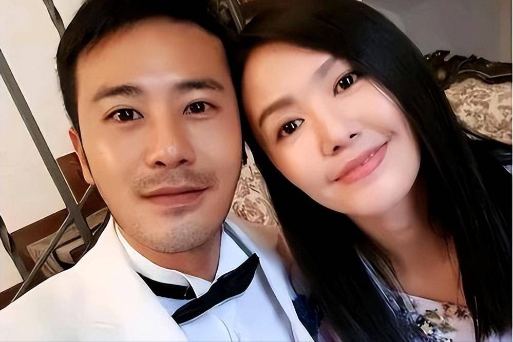 原来是他娶了谭维维!被誉为"不老男神",曾在海拔5600米下跪求婚