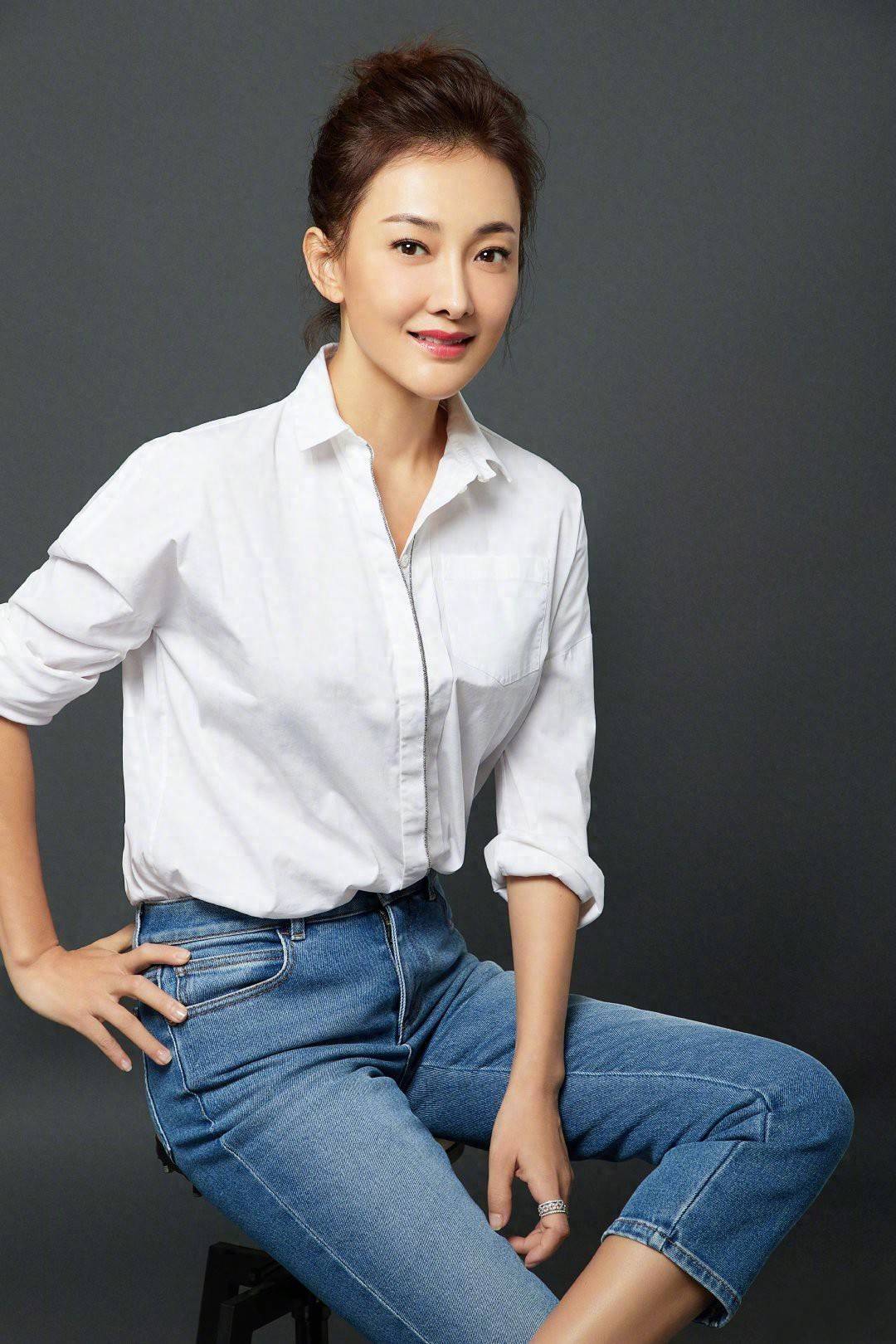消失11年曾8次登上春晚的牛莉已经走上了另一条大道
