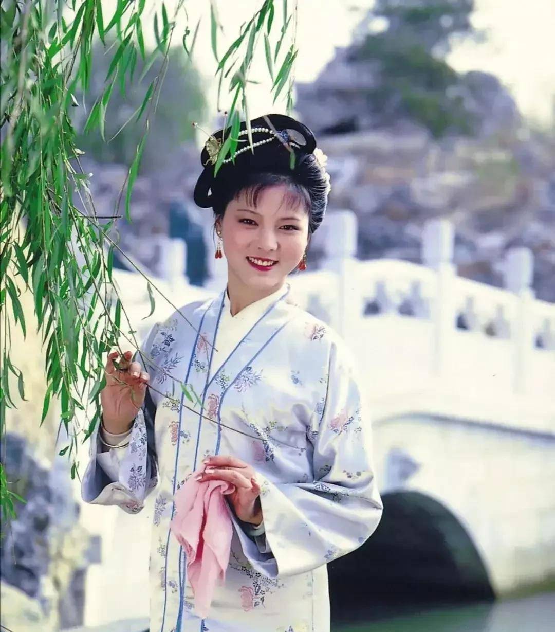 抠红楼梦细节会发现，袭人哥哥的职业是花子，是拐卖小孩的人贩子__抠红楼梦细节会发现，袭人哥哥的职业是花子，是拐卖小孩的人贩子