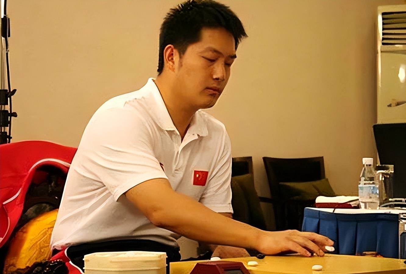 围棋名将常昊近况:不顾恩师反对,娶大8岁的二婚师姑,携手至今