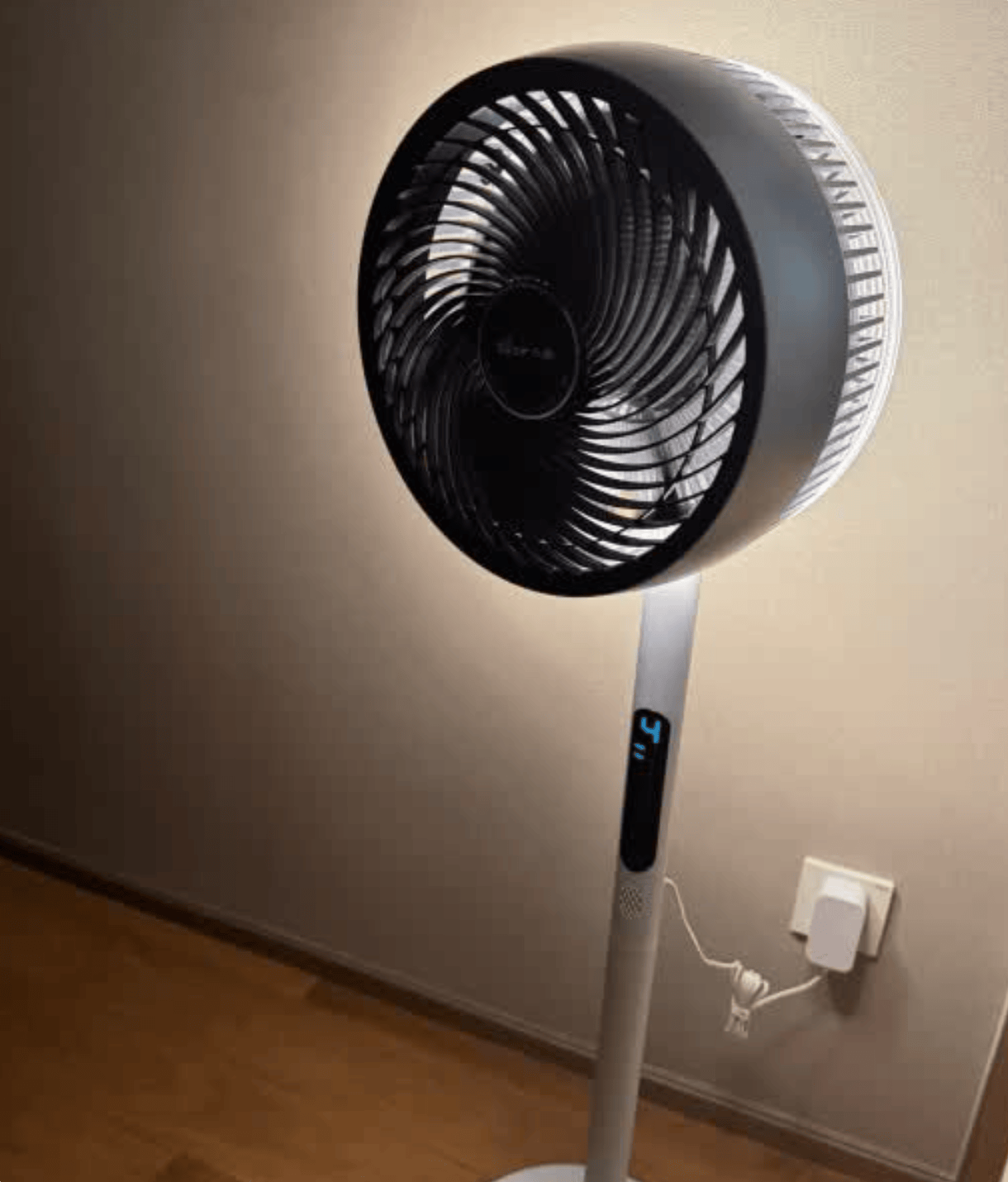 3d立体送风:风扇实现了3d立体送风,有100°上下自动摇头和90°左右