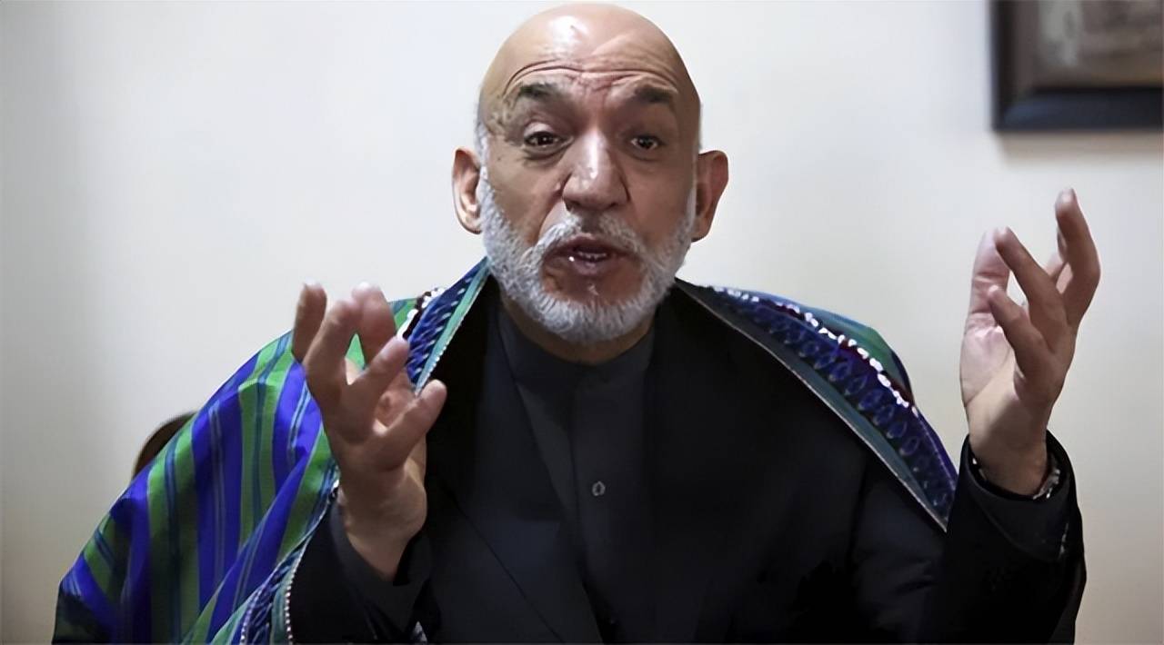 21年阿富汗现总统跑路,前总统却坚守喀布尔!卡尔扎伊,为啥不跑