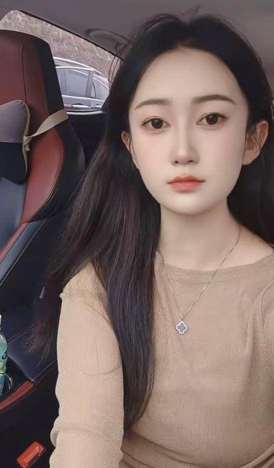 云南美女芳芳去世,年仅28岁,颜值不输女星,生前调侃一语成谶