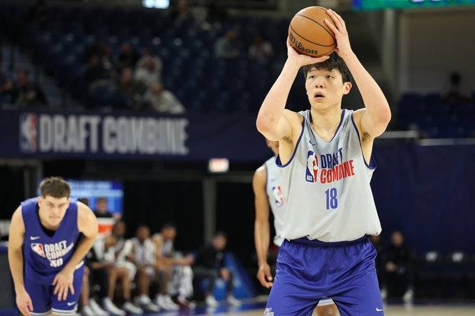 手握41号签！曝勇士上周对杨瀚森进行了选秀前试训