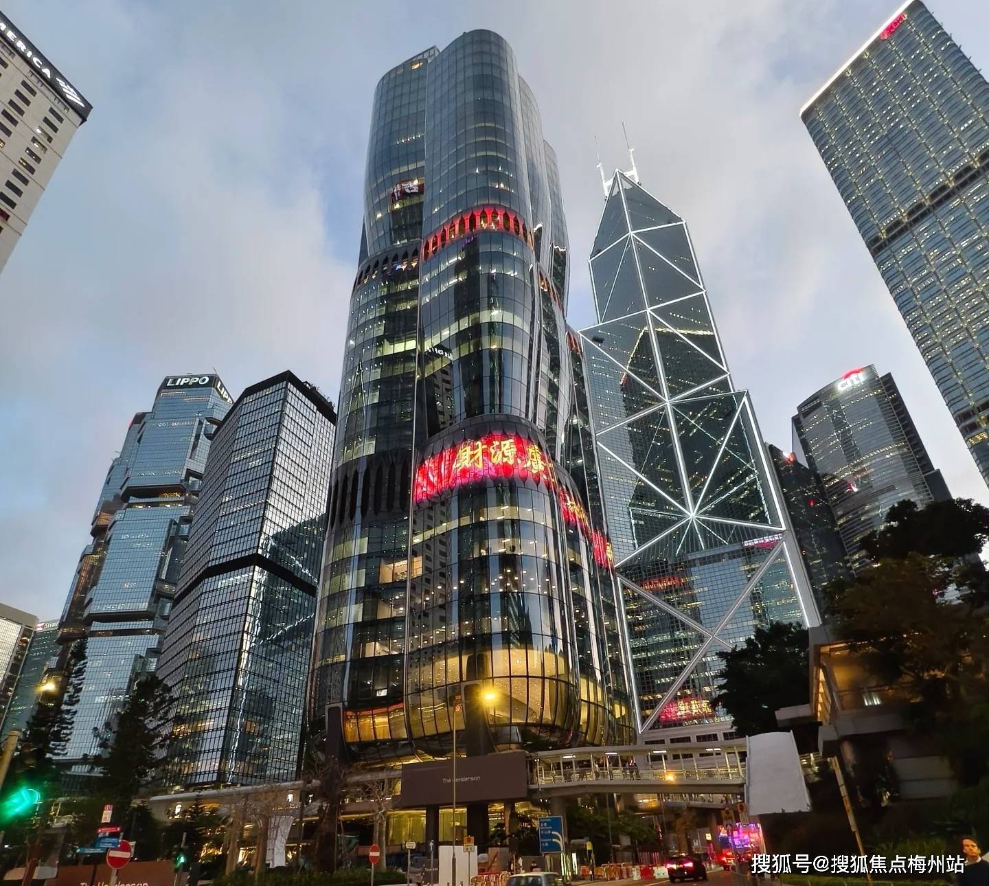 速戳！800 万在香港能购置的房子有多大？一文说清_搜狐网