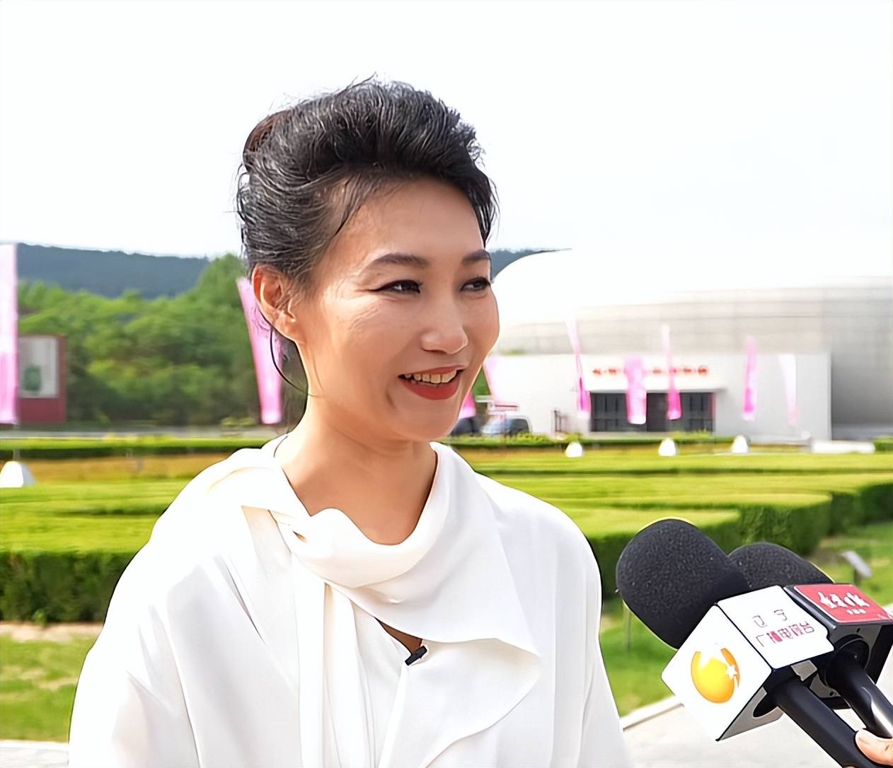 47岁李梓萌坦言贷款奋斗20年,揭秘不婚真相,单身成父母最大心病