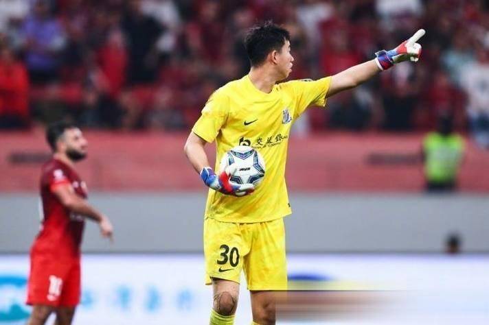上海海港1-1青岛西海岸：拼进足协杯决赛代价也大，四线作战严峻