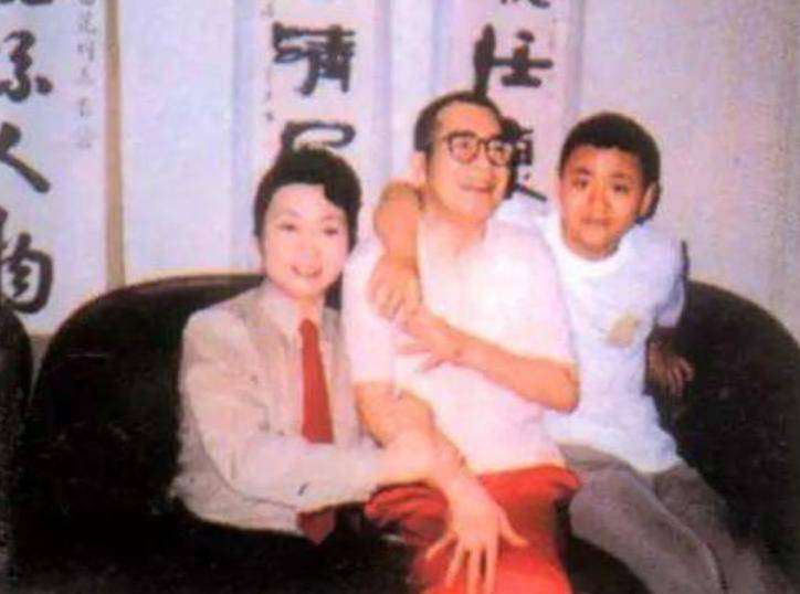 著名数学家陈景润,47岁娶29岁女军医,唯一的儿子现在发展怎样?