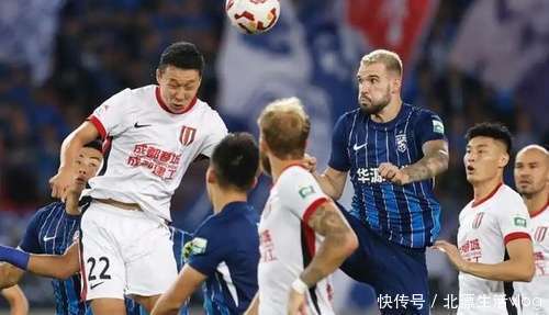 申花2-1领跑积分榜，蓉城战平天津，中超格局生变