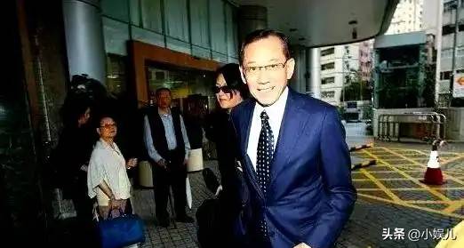 英皇噩耗频传！老板杨受成欠下166亿巨债，最慌的人竟是容祖儿？_搜狐网