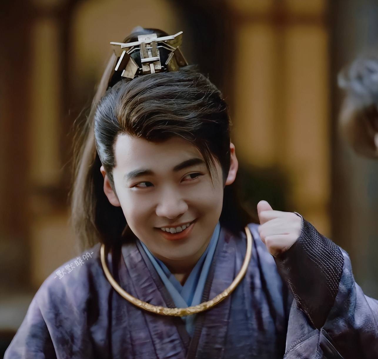 看完《脱缰者也》预告:犯罪喜剧的大门,要被郭麒麟一脚蹬开了