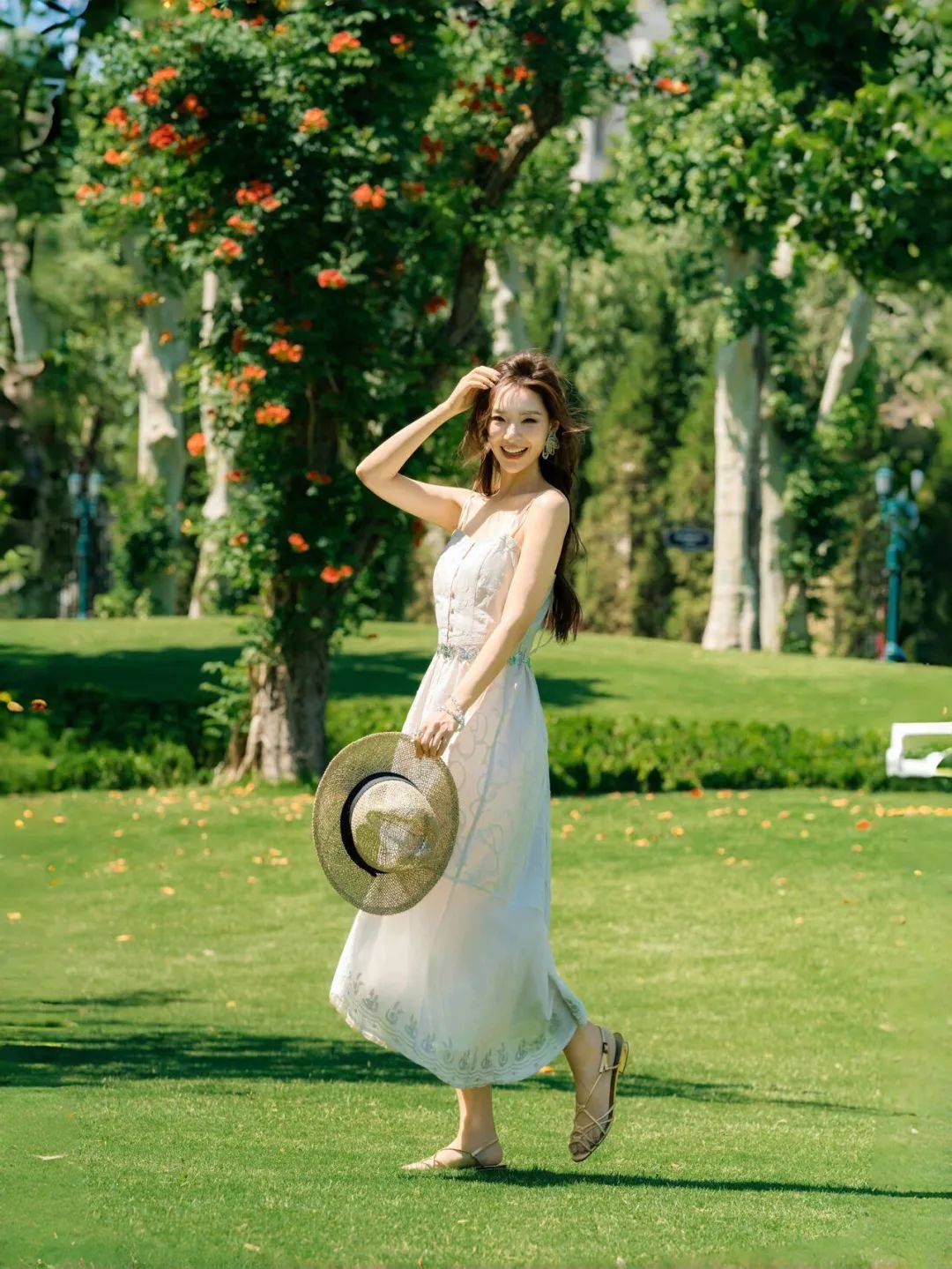公园穿长裙拍照,这些动作姿势,漂亮气质又优雅,知性大方又温婉惬意