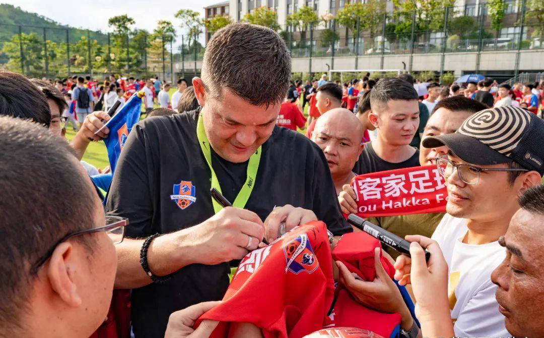 中超梅州客家主教练下课背后的深层问题与思考