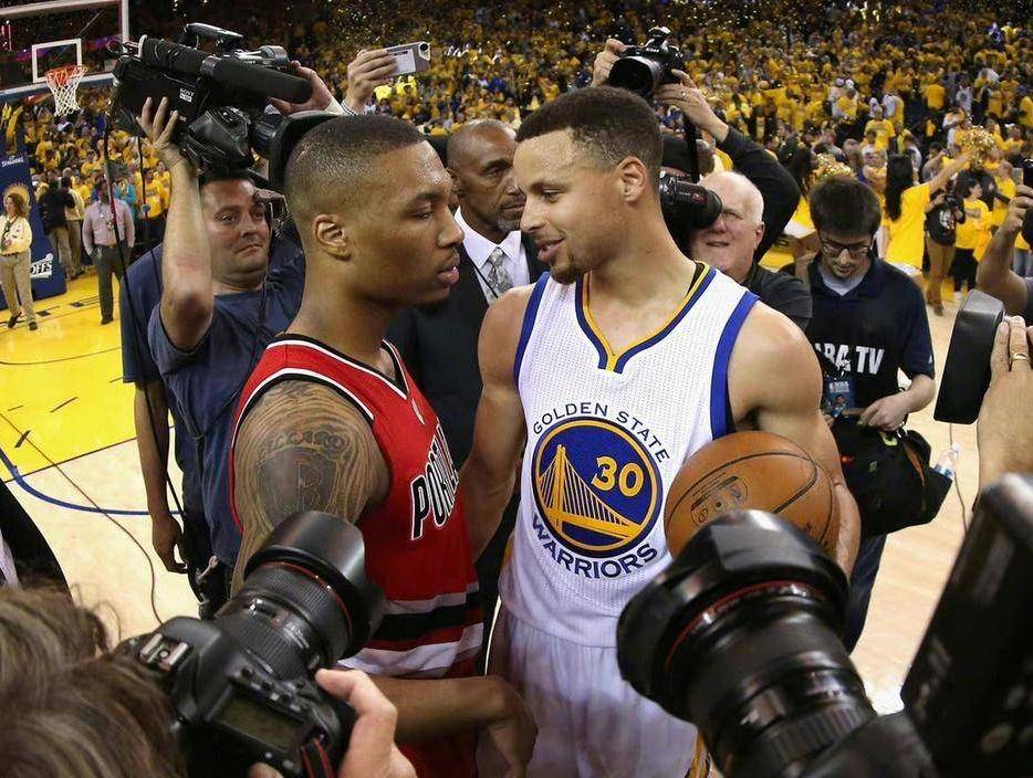 豪赌？勇士欲用底薪签下伤愈超巨，利拉德豪言：联手库里必夺总冠军