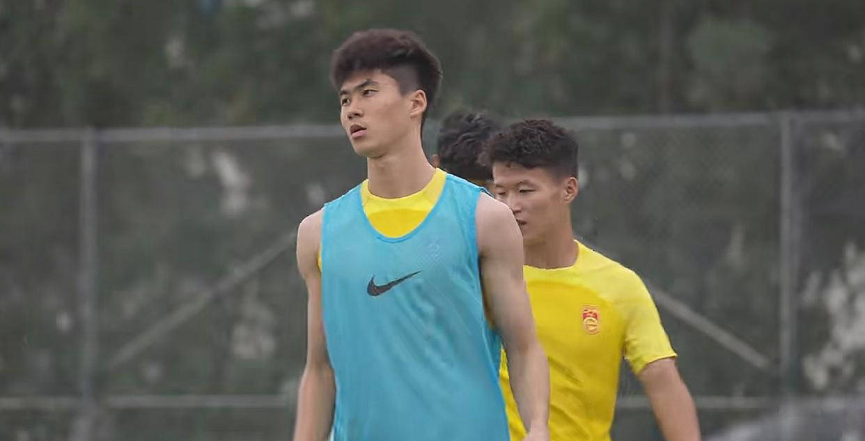 国足备战东亚杯：吴少聪因伤退出，吕焯毅或成替补新人