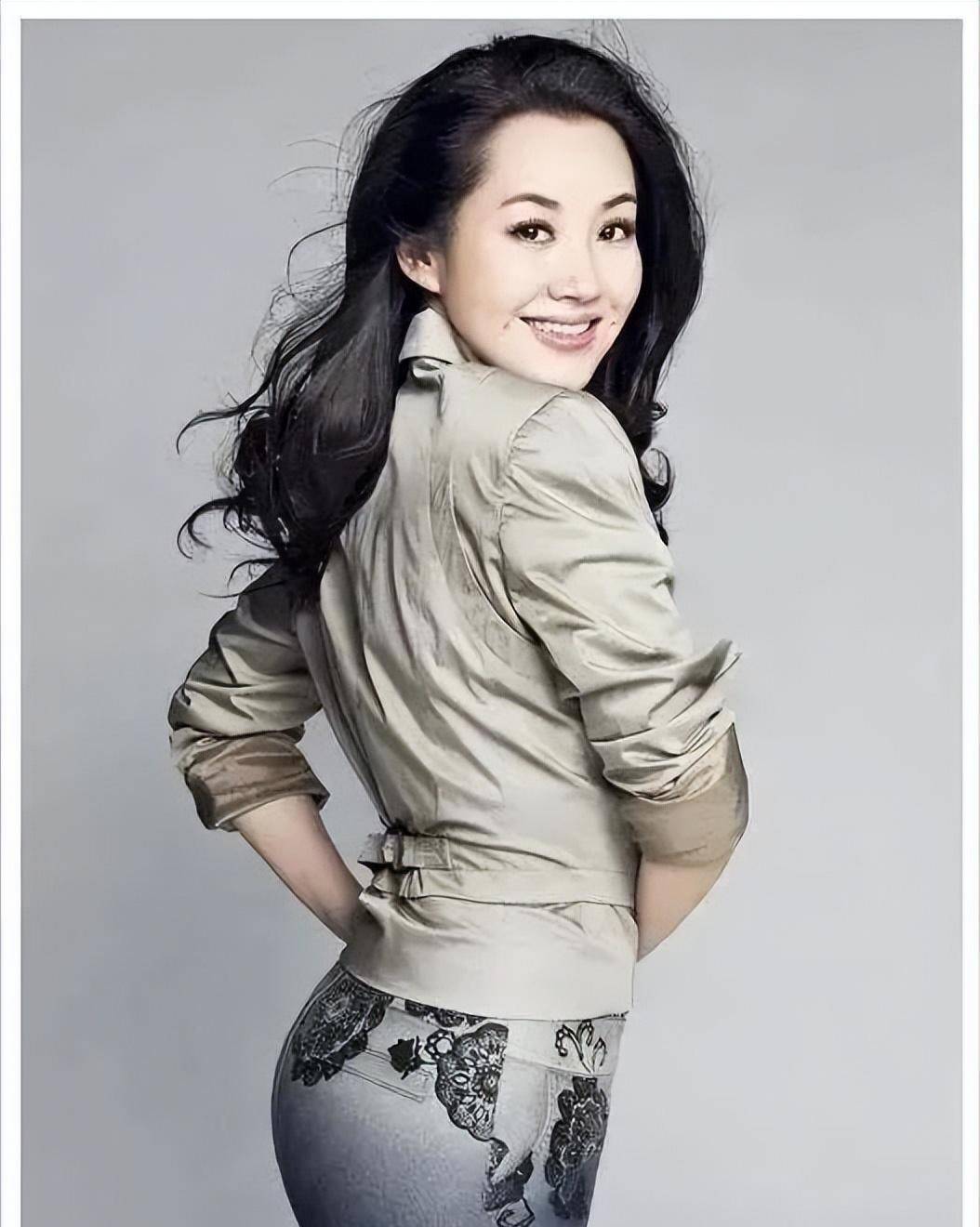 演员,拥有深邃的气质和极强的个性,而许晴的美丽与智慧让两人在外界