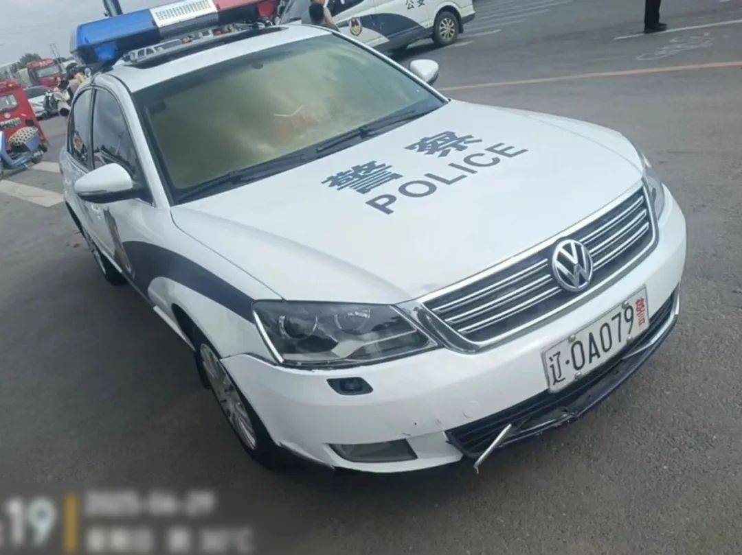 "男子支支吾吾犹豫半晌,终于道出了实情"其实,我不是警察"