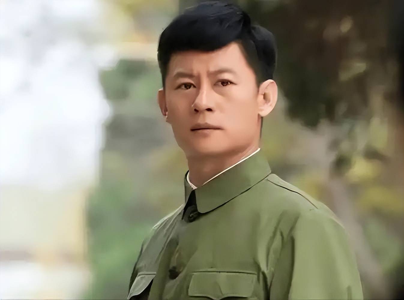 演员李健:出道25年,认真演绎每个角色,与初恋结婚甜蜜相守17年