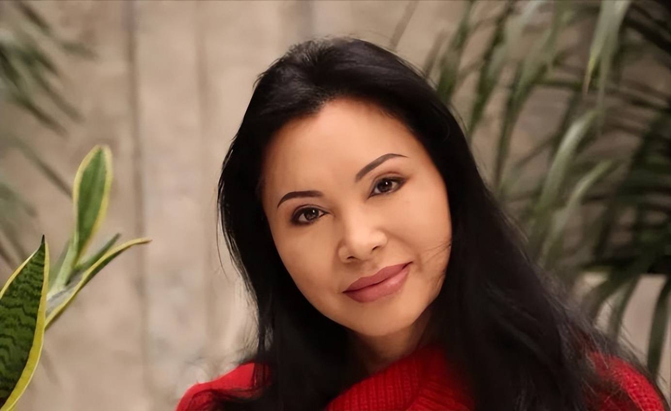 62岁张晓敏:定居加拿大,事业有成儿女双全,近照依旧年轻!