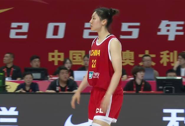 中国女篮逆袭澳大利亚，罗欣棫杨舒予成关键英雄