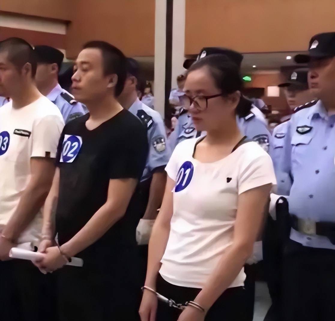 2019年,安徽90后女黑老大被捕,被捕时竟然还在一高校读硕士