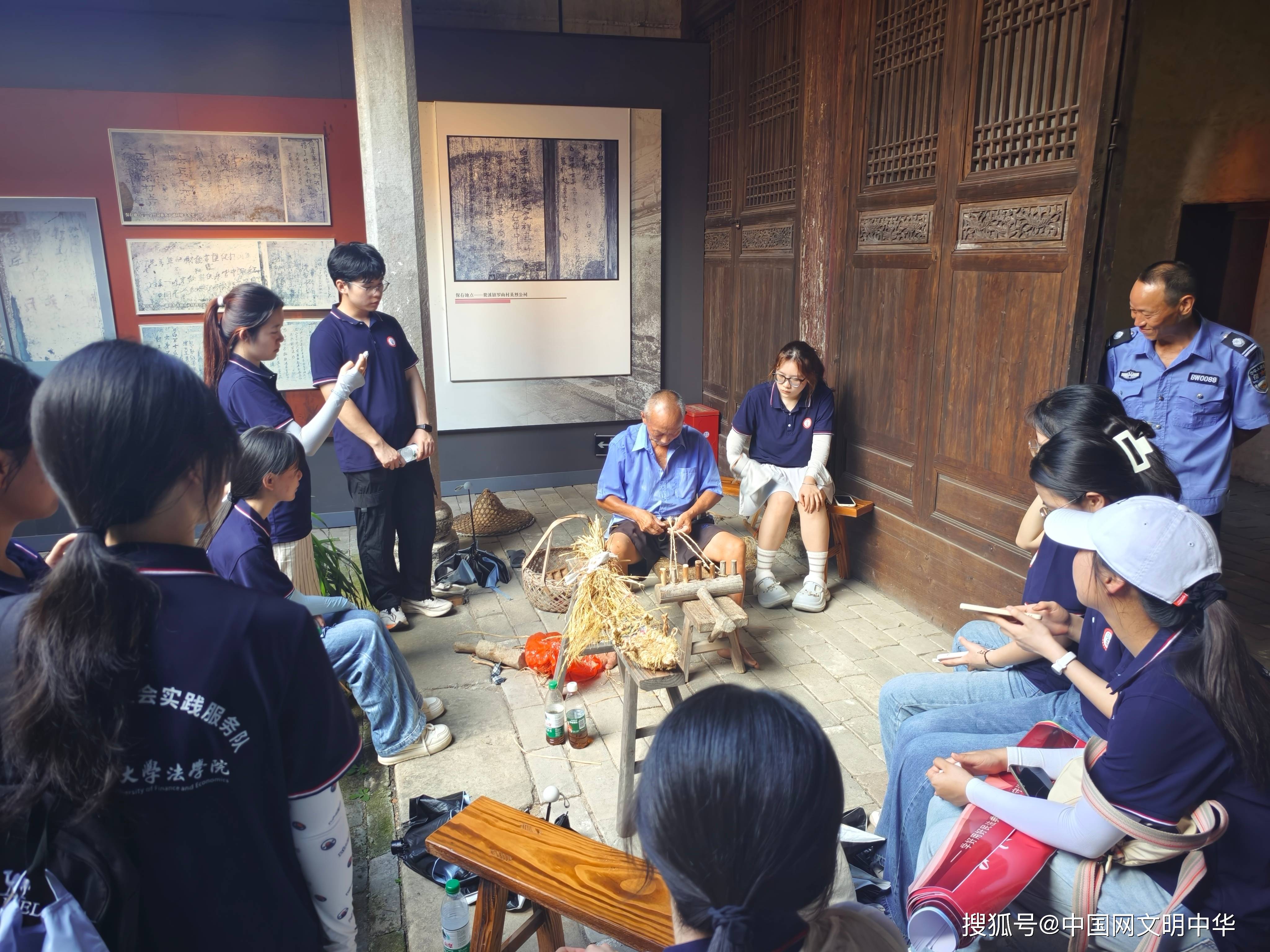 汗洒乡土织红魂:江财学子在乐安县湖坪乡的劳动与红色双维实践